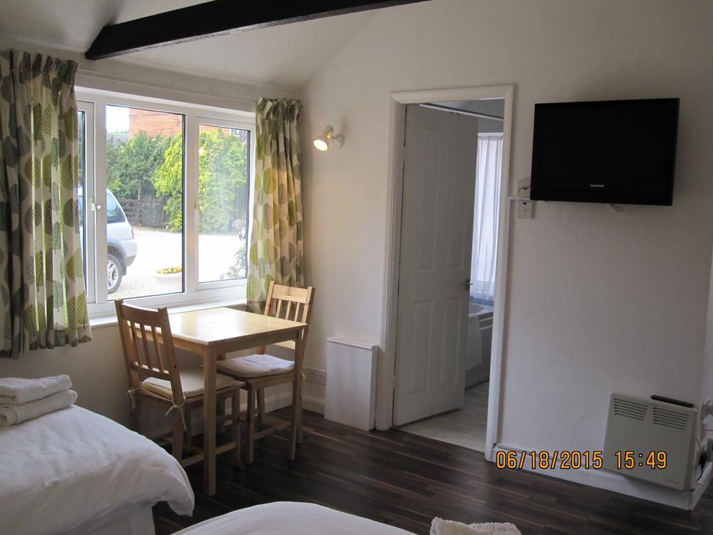 Barn Lodge Peterborough Ngoại thất bức ảnh