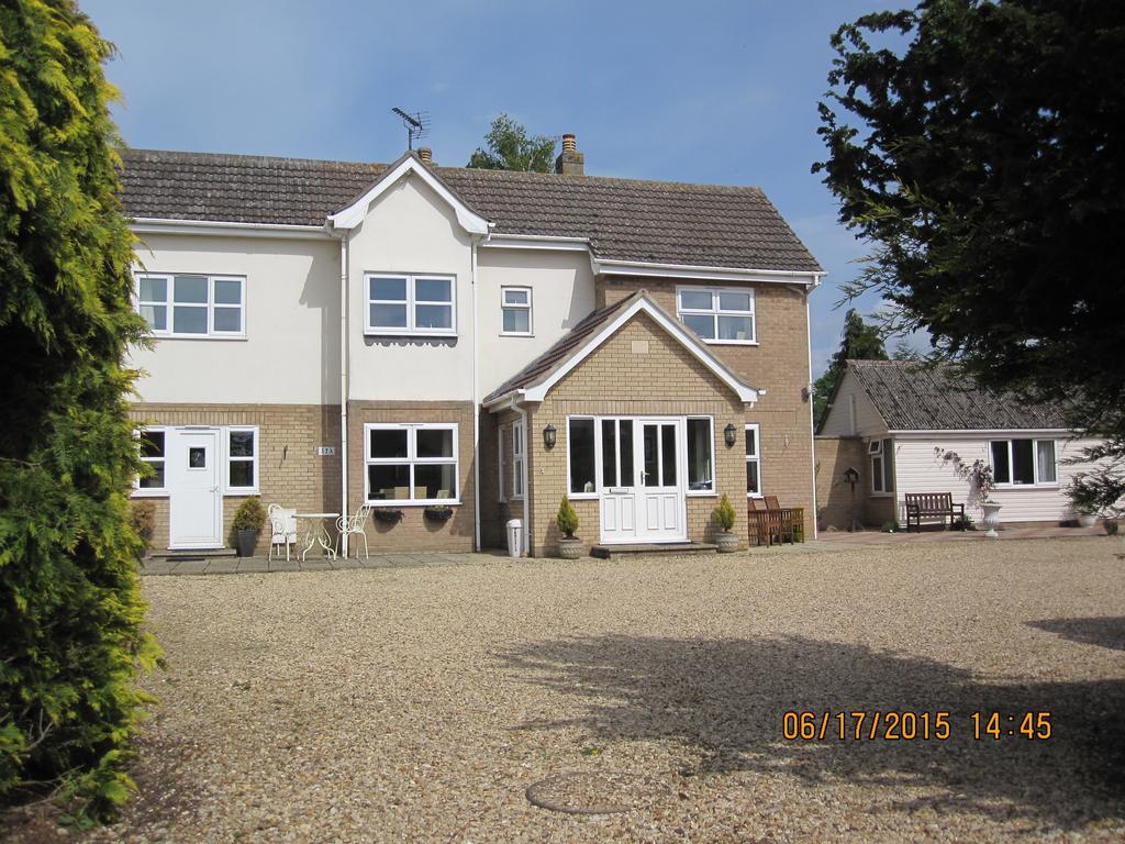 Barn Lodge Peterborough Ngoại thất bức ảnh