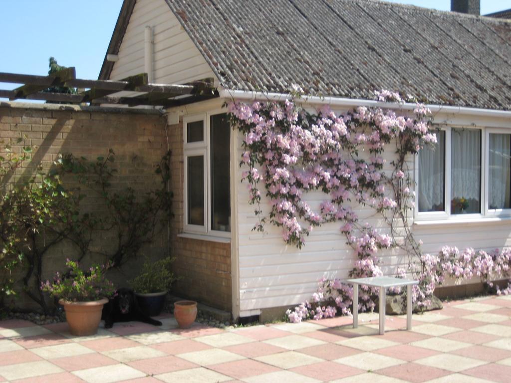 Barn Lodge Peterborough Ngoại thất bức ảnh